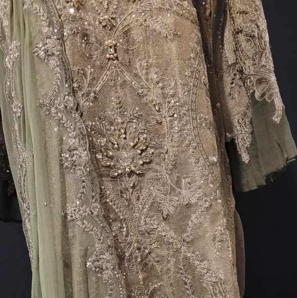 ❌️SOLD❌️ Maria b wedding edition silver grey suit - Picture 8 of 12